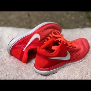 Nike sneakers ! Gently used super cute !